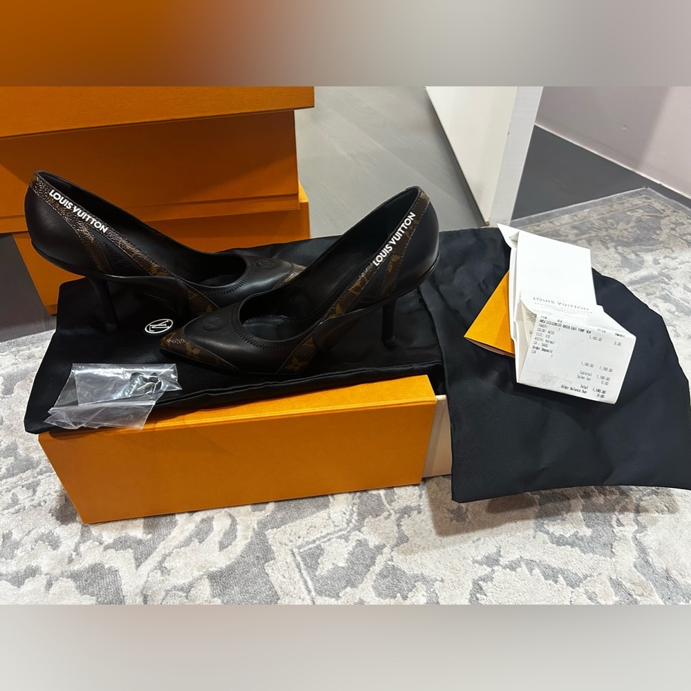 AUTHENTIC Louis Vuitton Archlight Pump